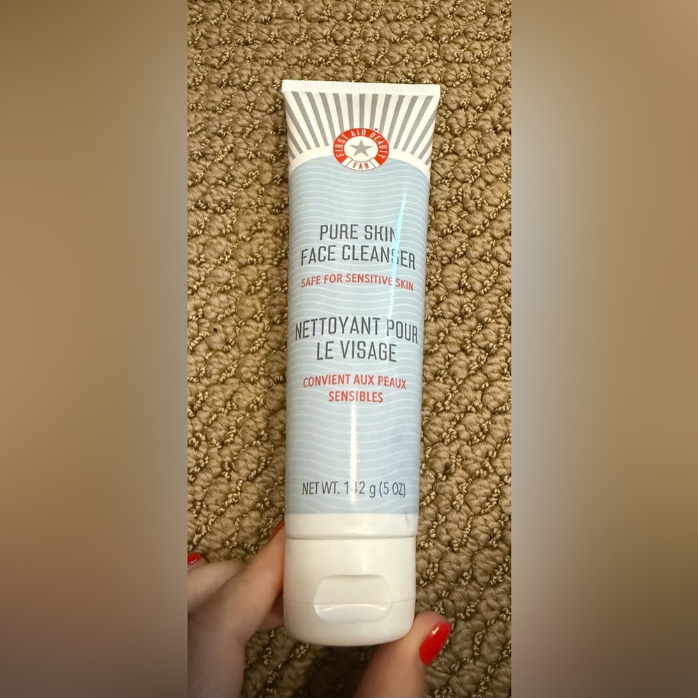 First Aid Beauty -facial cleanser and radiance pads
